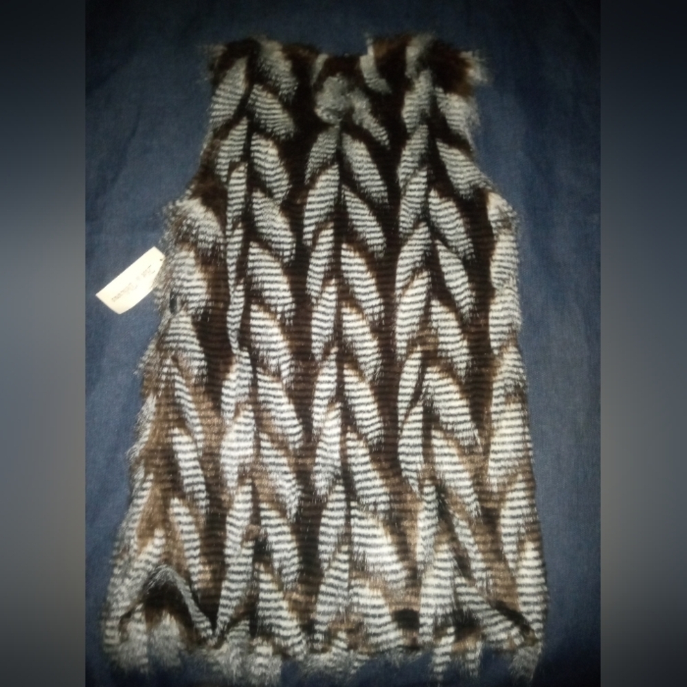 HOT & DELICIOUS "ESTER'S DILEMMA" Brown and White *LIMITED ED* Fur Vest NWT - Picture 2 of 2